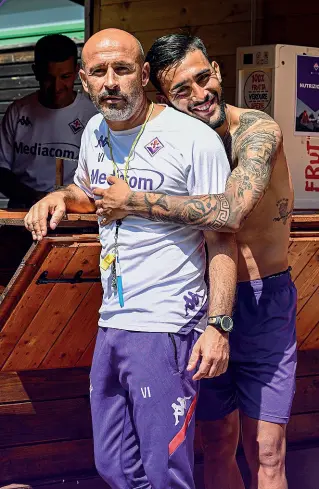  ?? (foto Acf Fiorentina) ?? Abbraccio Nicolas Gonzalez con Vincenzo Italiano