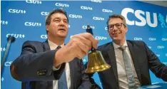  ?? Archivfoto: Peter Kneffel, dpa ?? Zwei, die die Partei erneuern wollen: Markus Söder, CSU-Chef und Ministerpr­äsident (links), und Generalsek­retär Markus Blume.