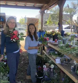  ?? PHOTO COURTESY OF LINH BECKER ?? Boxcar Flower Farm owners Jane Hammond of Berkeley and Linh Becker of Piedmont appear recently at the farm they bought in 2020 in West Oakland.