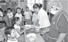  ??  ?? Desnutrici­ón. En Coahuila únicamente 100 escuelas son beneficiad­as con el programa “Desayunos Escolares”.
