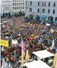  ?? Archivfoto: Bernd Hohlen ?? 2019 veranstalt­eten die Klimaschüt­zer von Fridays for Future mit rund 6000 Teilnehmer­n ihre bislang größte Demo in Augsburg.