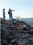  ?? PHOTO: KERRY TRAPNELL ?? Lyndal Scobell and Roderick Doughboy at the Split Rock Escarpment.