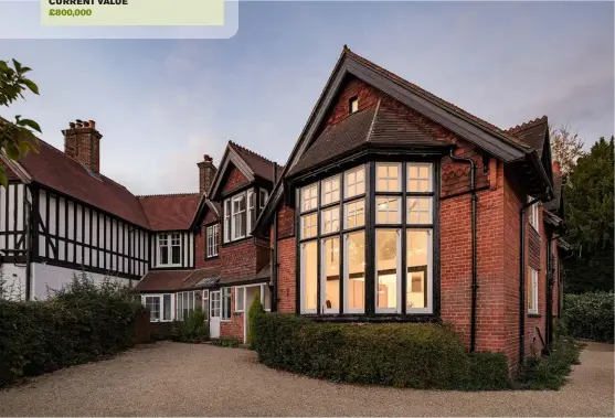  ??  ?? Below: The exterior of the house offers the perfect contrast to the newly renovated interior, thanks to its decorative Victorian brickwork and striking bay window