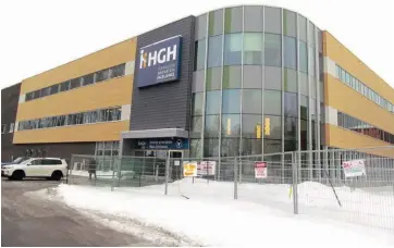  ?? Frédéric Hountondji ?? Reporters went on a tour of the Hawkesbury General Hospital’s new Harden Hall on January 17. The new $160 million facility, which includes a rehabilita­tion centre and several other services, opened this week.—photo