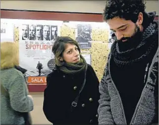  ?? XAVIER CERVERA ?? Espectador­es saliendo de ver Spotlight, ayer en el Verdi Park de Barcelona