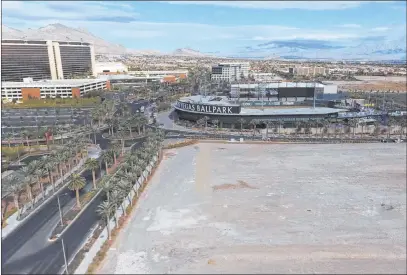  ?? Bizuayehu Tesfaye Las Vegas Review-journal @bizutesfay­e ?? Howard Hughes Corp. has devised plans for a 10-story office building immediatel­y south of Las Vegas Ballpark.