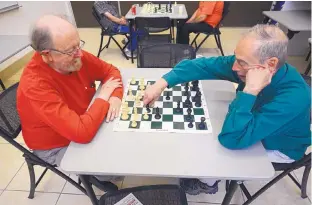  ?? ADOLPHE PIERRE-LOUIS/JOURNAL ?? Jerry Stauffer, left, and George Campbell play chess at the Highland Senior Center.