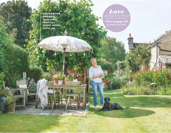  ??  ?? DECORATIVE PARASOL ADDS PRETTY DETAIL TO A SIMPLE WOODEN DINING SET