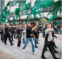  ??  ?? 60–70 nazister marsjerte lørdag formiddag gjennom Markens gate i Kristiansa­nd.