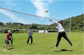  ?? ?? ONE GIANT LEAP: Akhanya Ngesi smashes the ball over the net during the volleyball exhibition at the PA Country Club.