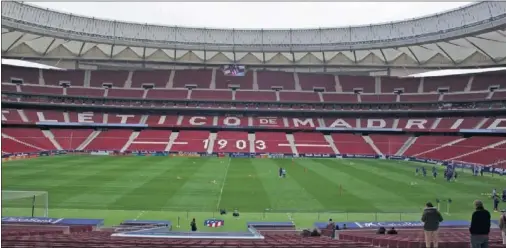  ??  ?? LISTO. Los tepes terminaron de colocarse el pasado domingo y el estadio lucía así ayer.