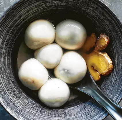  ?? Photos by Chris Simpson / New York Times ?? Fresh ginger infuses the sweet soup and adds a warming aroma for sticky rice dumplings, known as Tang Yuan.