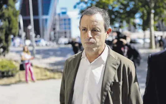  ?? // EFE ?? El expresiden­te del FC Barcelona Sandro Rosell, a su llegada a los Juzgados de Plaza de Castilla de Madrid