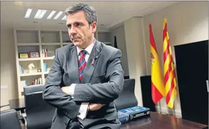  ?? XAVIER GÓMEZ ?? De Alfonso, al seu despatx, fa quinze mesos que és al capdavant de l’Oficina Antifrau catalana