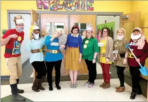  ?? Photo submitted ?? Second-grade teachers dressed as Snow White and the Seven Dwarfs.