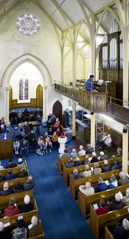  ?? PHOTO: GERARD O'BRIEN ?? The right note . . . David Burchell plays the organ to an audience that filled the pews of Iona Church in Port Chalmers yesterday afternoon.