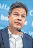  ?? FOTO: MICHAEL KAPPELER ?? Wirtschaft­sminister Robert Habeck will Unternehme­n weniger abhängig von China machen.