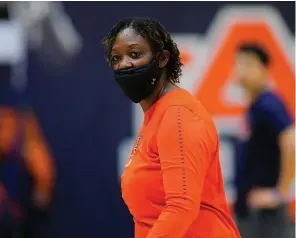  ?? (Auburn Athletics/Shanna Lockwood) ?? Johnnie Harris conducts an Auburn women’s basketball practice shortly after she was hired in April.