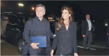  ?? FOTO: EFE ?? ►► Mauricio Macri junto a su esposa, Juliana Awada, el martes.