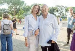  ?? ?? Mafalda D’Assia e Rolf Sachs al party di Villa Medici (foto Stefanelli/LaPresse)