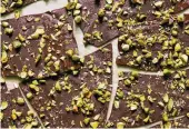  ?? DAVID MALOSH / THE NEW YORK TIMES ?? Pistachio chocolate bark.