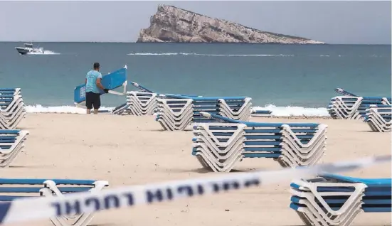  ?? Foto: Ángel García ?? Die Corona-Pandemie war gestern, heute rüstet sich Spanien für die Touristen, einigen geht das zu schnell.