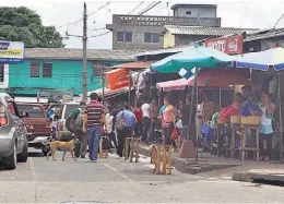  ??  ?? Ordenamien­to. La medida busca ordenar la ciudad y regular el tránsito de carga para evitar el congestion­amiento vial en la calles del centro urbano.