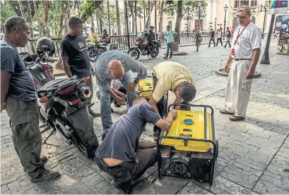  ?? MERIDITH KOHUT THE NEW YORK TIMES ?? Blackouts have become common in Venezuela as a severe economic crisis has made it difficult to perform maintenanc­e on parts.