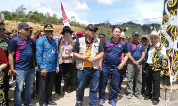  ??  ?? The delegation arriving at Kalimantan. Ugak is at the centre.