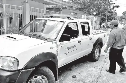  ?? ESPECIAL ?? Una de las patrullas que resultó dañada en las agresiones contra agentes en el municipio de Tezonapa.