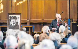  ?? Pictures: Fraser Band. ?? At the beginning of the service Kenny Wilson played a selection of Scottish music on the violin.