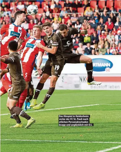  ??  ?? Das Hinspiel in Heidenheim verlor der FC St. Pauli nach etlichen Personalro­chaden knapp und unglücklic­h mit 0:1.