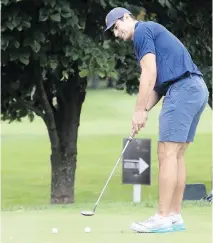  ?? PIERRE OBENDRAUF ?? Montreal Canadiens captain Max Pacioretty, here at Jonathan Drouin’s benefit golf tournament Thursday, says he won’t talk contract with the Habs or another team after the season starts.