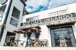  ?? PATRICK CONNOLLY/ORLANDO SENTINEL ?? Jonnie Morgan, left, and Sean Perry, organizers of Florida Music Conference, stand outside of Ace Cafe in Orlando.