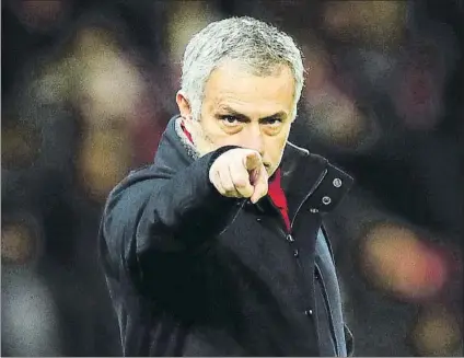  ?? FOTO: GYI ?? José Mourinho califica de “basura” las informacio­nes aparecidas ayer El portugués se mostró molesto y apuntó a la prensa