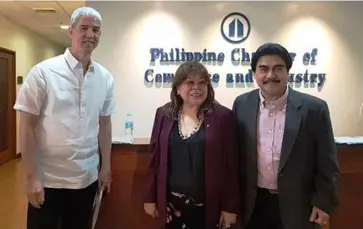  ?? CONTRIBUTE­D PHOTO ?? BACOLOD City Mayor Evelio Leonardia (right) with Negros Occidental Vice Governor Eugenio Jose Lacson and PCCI president Ma. Alegria Limjoco after the panel interview and final judging of the 2018 Most Business-friendly Local Government Unit (LGU) Awards, at the PCCI Headquarte­rs in Manila Tuesday.