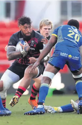  ??  ?? Bristol No 8 Nathan Hughes looks to break through the Clermont defence