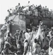  ?? THE ASSOCIATED PRESS FILE PHOTO ?? Muslim refugees cram into buses and the roof of a train bound for Pakistan from around New Delhi on Sept. 26, 1947.