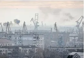  ?? ?? LEFT
Smoke from Russian artillery bombardmen­ts over the port of Kherson.