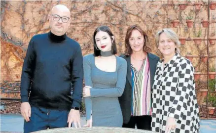  ?? ?? Manuel Martín Cuenca, Lupe Mateo, Ána Labordeta y Paula Labordeta.