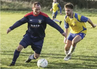  ??  ?? Damien Shannon in action for Glenview Stars at the weekend v Galway’s St Bernard’s.