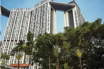  ?? — Bloomberg ?? HDB building: The Pinnacle@Duxton, a HDB public housing estate in the Tanjong Pagar district of Singapore.