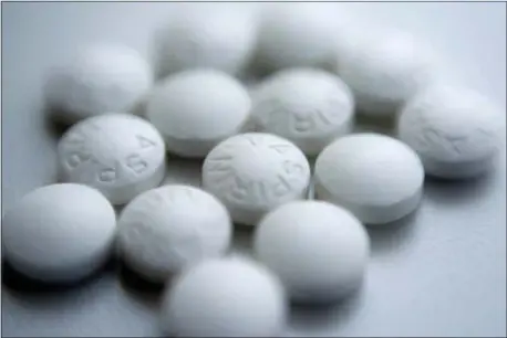  ?? PATRICK SISON — THE ASSOCIATED PRESS ?? This Thursday photo shows an arrangemen­t of aspirin pills in New York. New studies find most people won’t benefit from taking daily low-dose aspirin or fish oil supplement­s to prevent a first heart attack or stroke. Results were discussed Sunday at the European Society of Cardiology meeting in Munich.