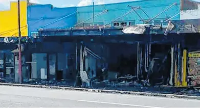  ?? ?? Several shops along the Paeroa high street have been detroyed by fire including the Forget Me Not opportunit­y shop.