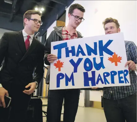  ?? DARRYL DYCK/ THE CANADIAN PRESS ?? Conservati­ve Party supporters thank Leader Stephen Harper at the party’s election night headquarte­rs in Calgary on Monday night. Being out of the prime minister’s office will be a significan­t adjustment for Harper, say those who know him and his personalit­y well.