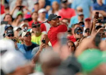  ?? AP ?? Large crowds flocked to see Tiger Woods in the Valspar Championsh­ip.