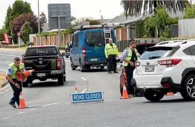  ?? DOMINICO ZAPATA/ STUFF ?? Police investigat­e the scene of the shooting yesterday.