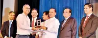  ??  ?? Ellawala Horticultu­re Director Suresh Ellawala and Manager I.G.W. Bandara received awards on behalf of Ellawala Horticultu­re