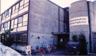  ?? ARKIVFOTO: ARILD JAKOBSEN ?? Bildet er fra mars 1994. Tekst: «Studentsam­skipnaden St. Olavs vei 41-43: 42 hybler, 15 familielei­ligheter og snaut 100 sommerseng­er». I dag har SIA så mange boenheter i Kristiansa­nd og Grimstad at det tilsvarer 2000 en-persons-hybler.