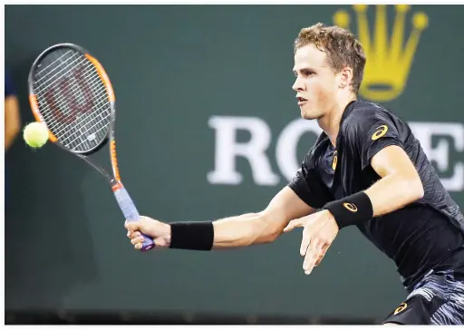  ??  ?? Vasek Pospisil hits a return to Andy Murray during his second round match in BNP Paribas Open at the Indian Wells Tennis Garden on Saturday night. (USA TODAY Sports)